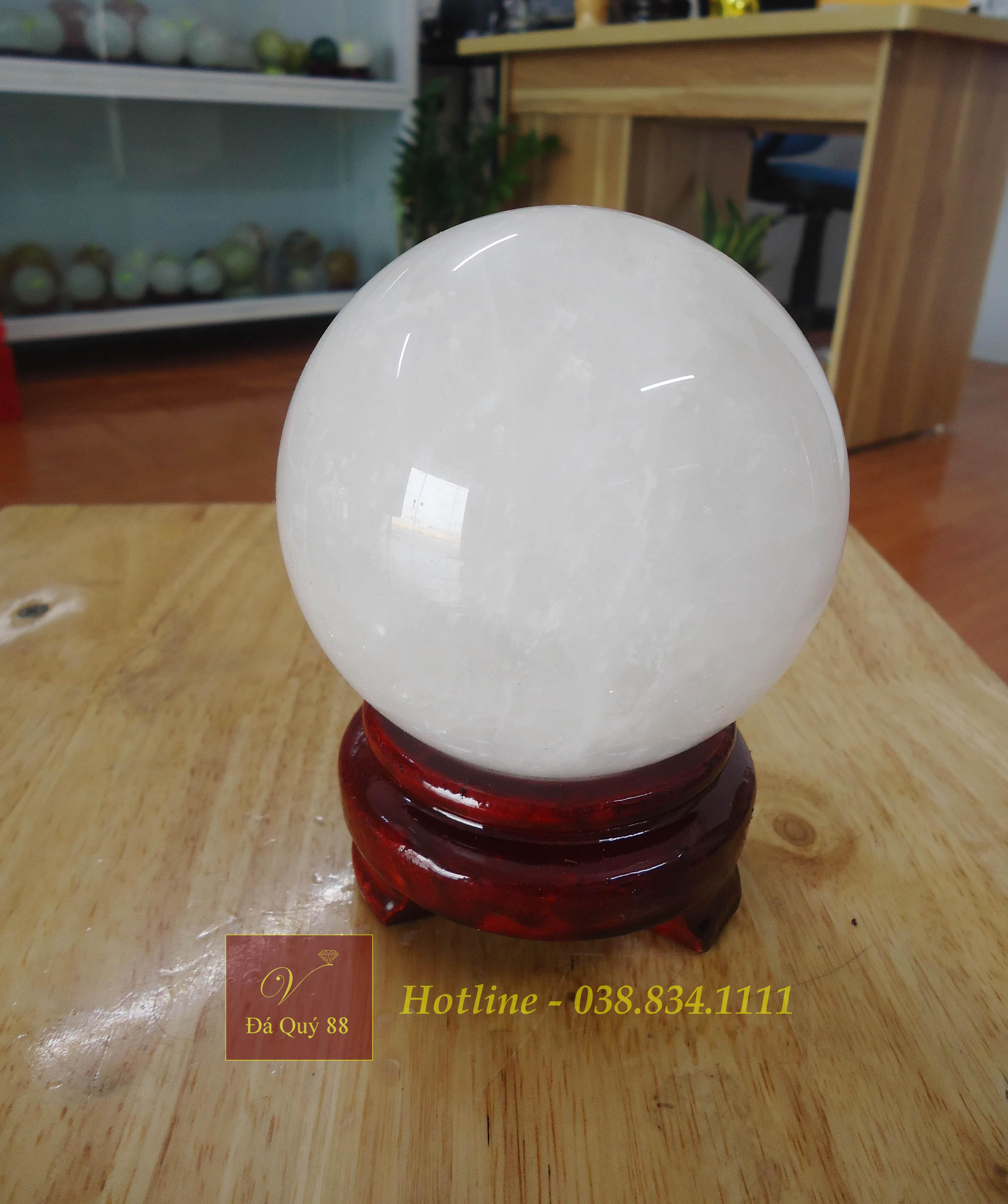 Quả cầu phong thủy đá thạch anh trắng tự nhiên 9,3cm