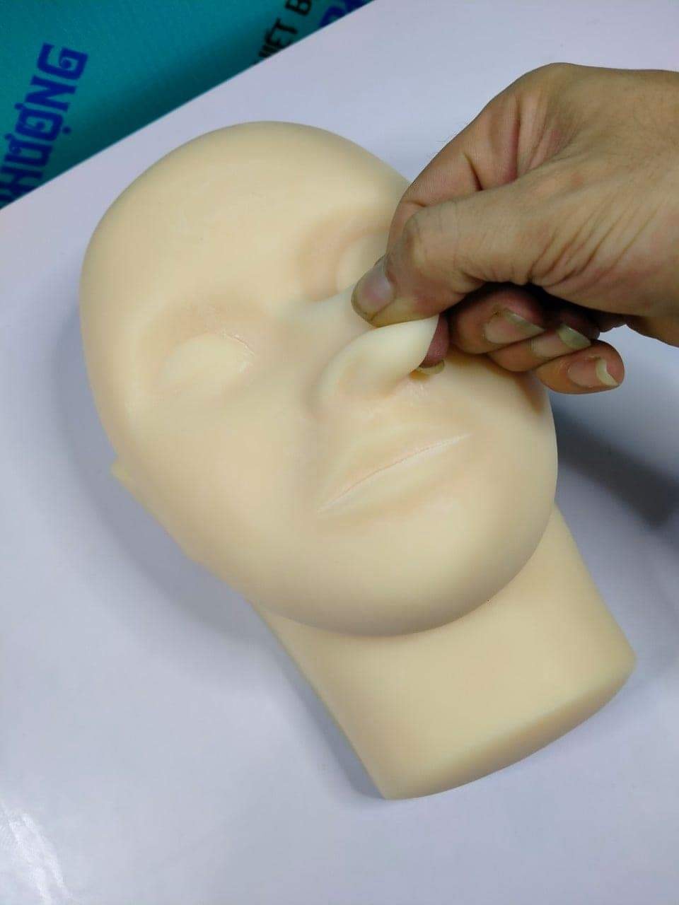 Đầu canh mềm học tiêm filler, căng chỉ, tiểu phẫu spa