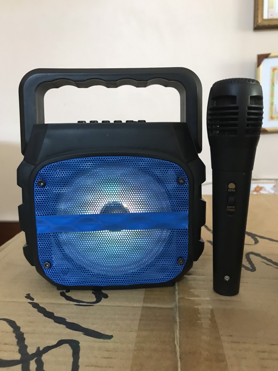 Loa karaoke KTS-1045 bluetooth mini giá rẻ, loa karaoke gia đình giá rẻ, loa kẹo kéo mini giá rẻ