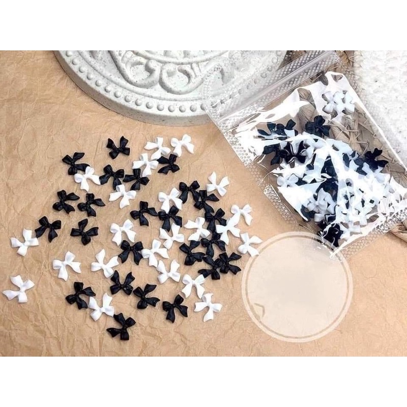 Set charm nơ đính móng đen trắng nail