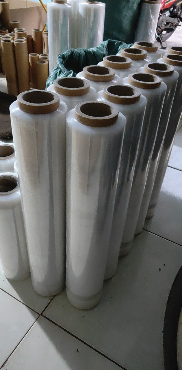 Màng pe quấn màng chít valy 50cm-1kg lõi nhỏ 300gram giá chỉ có 46.000/ cuộn