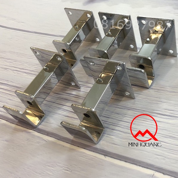 Cốc đỡ, cài thanh inocx cài móc treo quần áo cho cửa hàng, shop thời trang