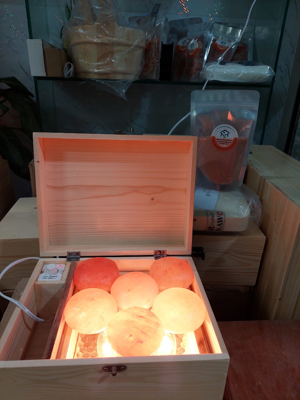 Thiết bị làm nóng đá muối himalaya dạng viên dùng để massage cơ thể, chườm gan cho khách rất tiện. tặng kèm bóng đèn dự phòng.