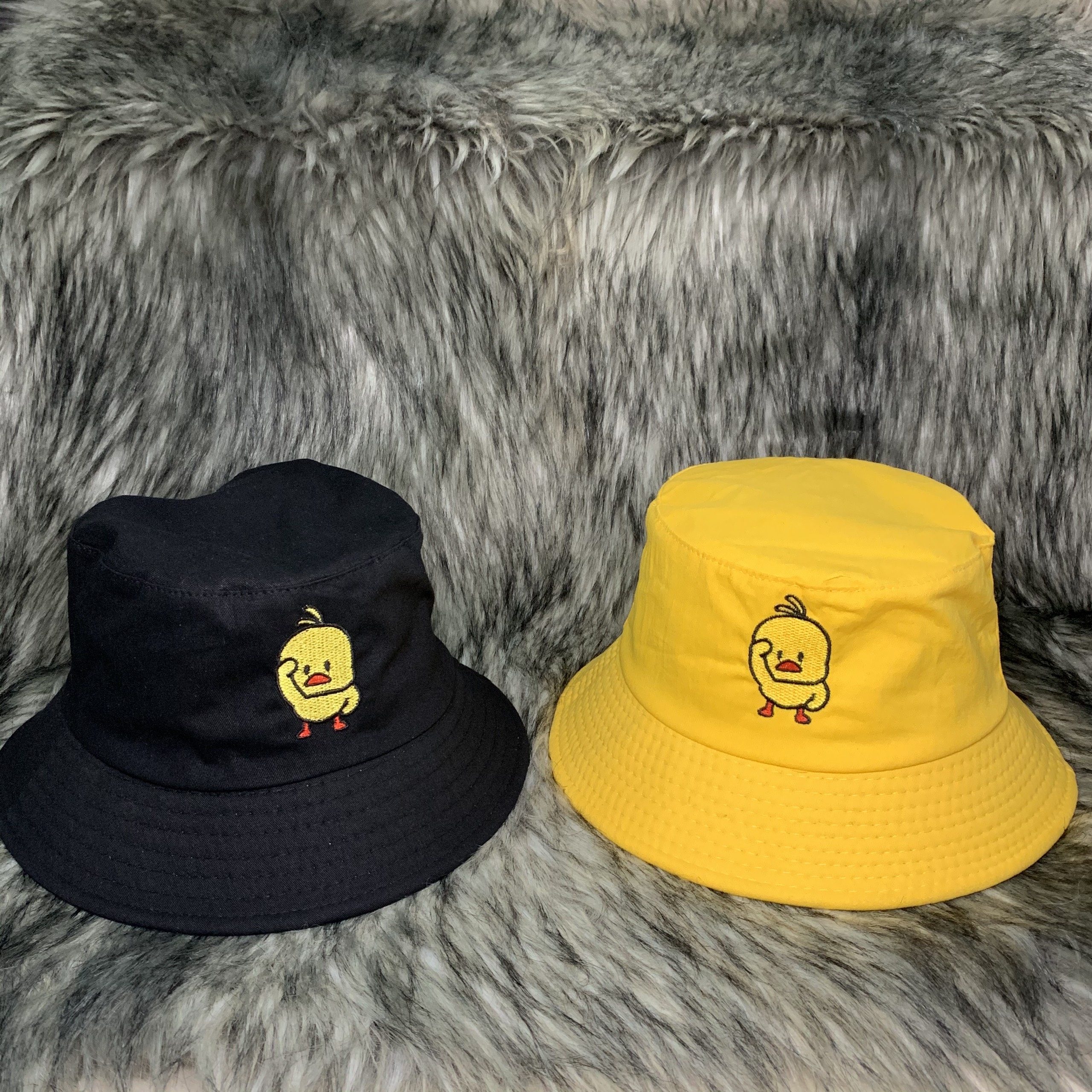 (MÀU NGẪU NHIÊN)Nón Bucket / Mũ Vành Tròn Tai Bèo 2 Mặt Hoạ Tiết Chú Vịt Vàng Hot Trend N035