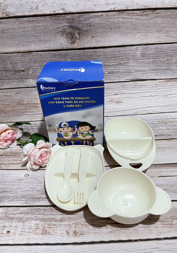 Bộ ăn dặm nhựa lúa mạch phi thuyền + chén gấu cho bé quà từ vitadairy _ bộ 4 món dụng cụ cho bé ăn dặm hkm vitadairy
