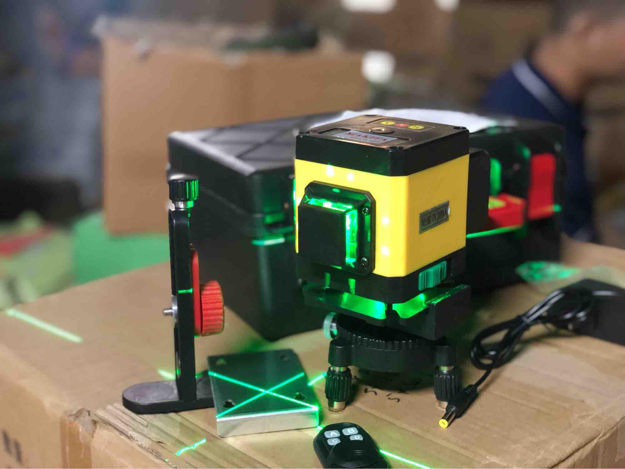 Máy laze 12 tia xanh vuông - Máy cân bằng Laser 12 tia xanh nhỏ gọn và dễ thao tác