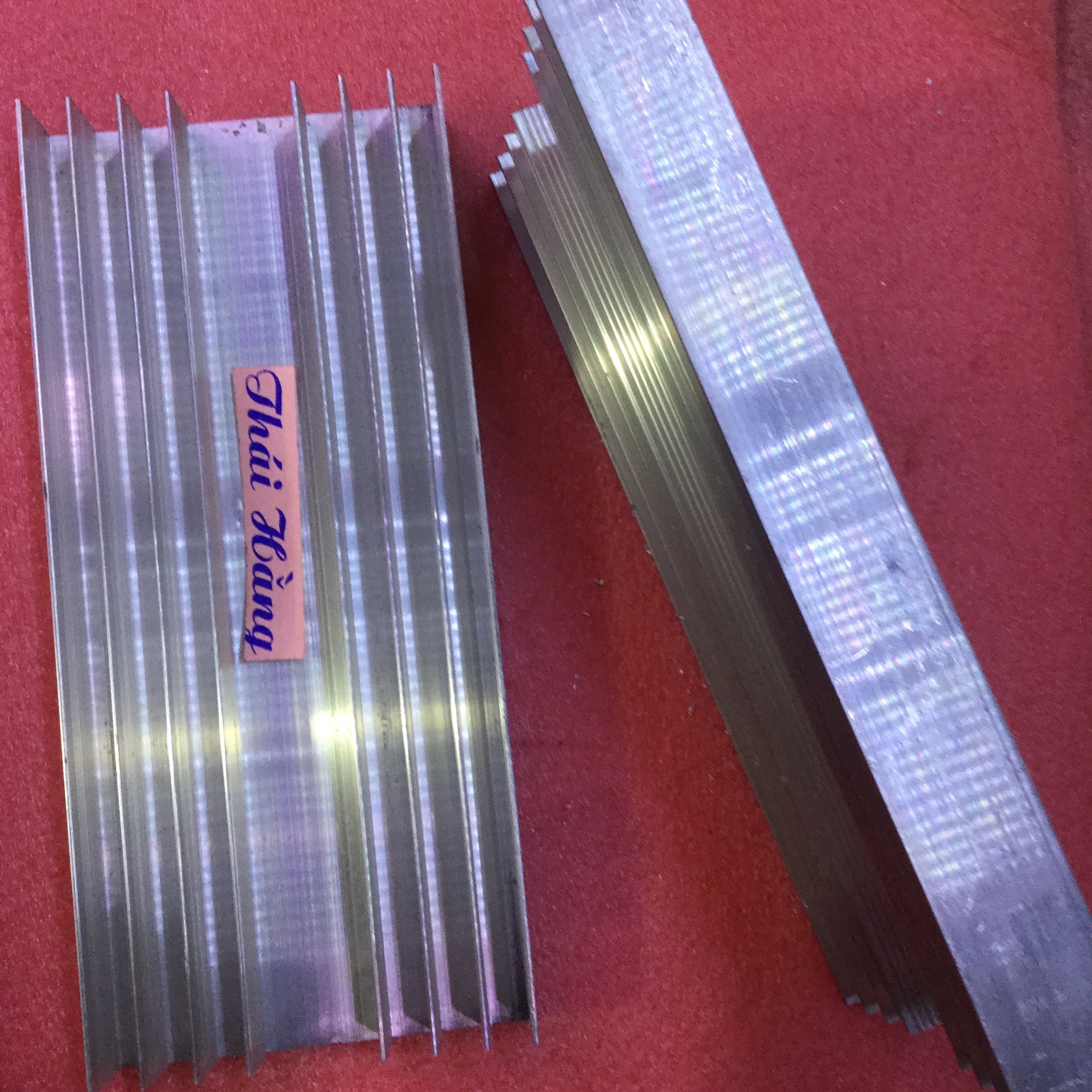 Tản nhiệt nhôm 30 x8.5x2 cm -8 cánh (1 tấm )