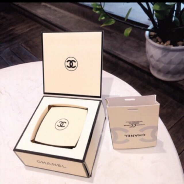 Phấn nước Chanel Vitalumiere Glow Luminous Touch Foundation Hydration And  Comfort SPF15