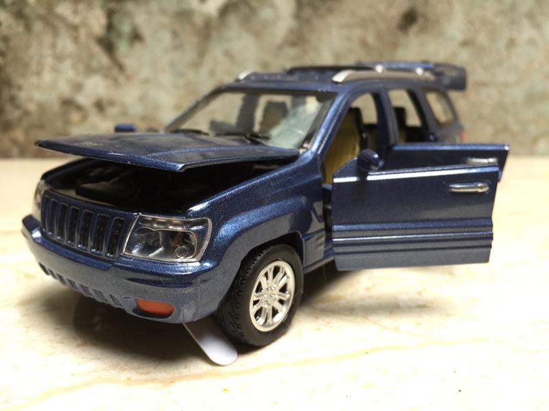 Mô hình xe ô tô jeep grand cherokee - 1:32