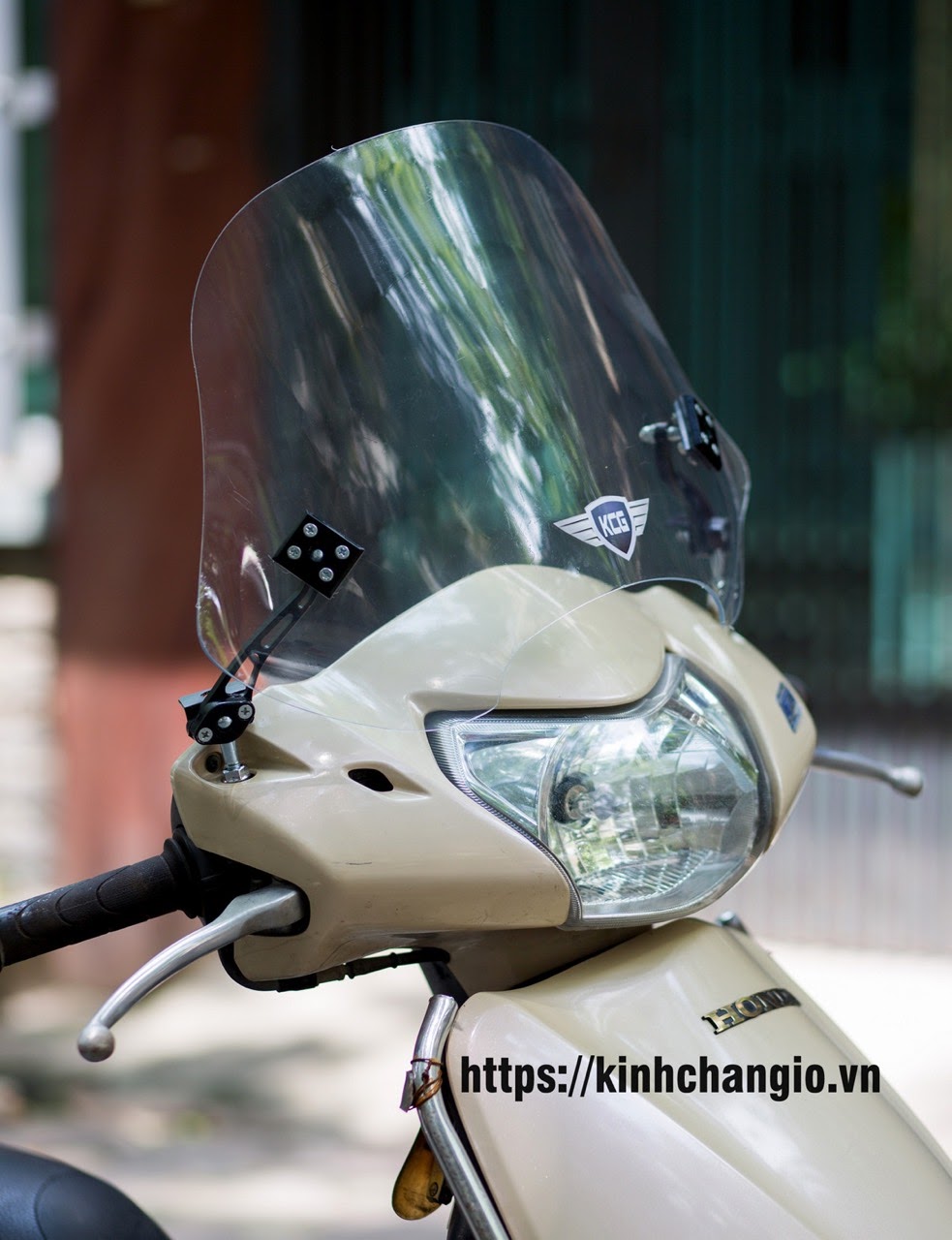 Kính Chắn Gió Xe LEAD Đời Đầu 2009-2012 - KC100L