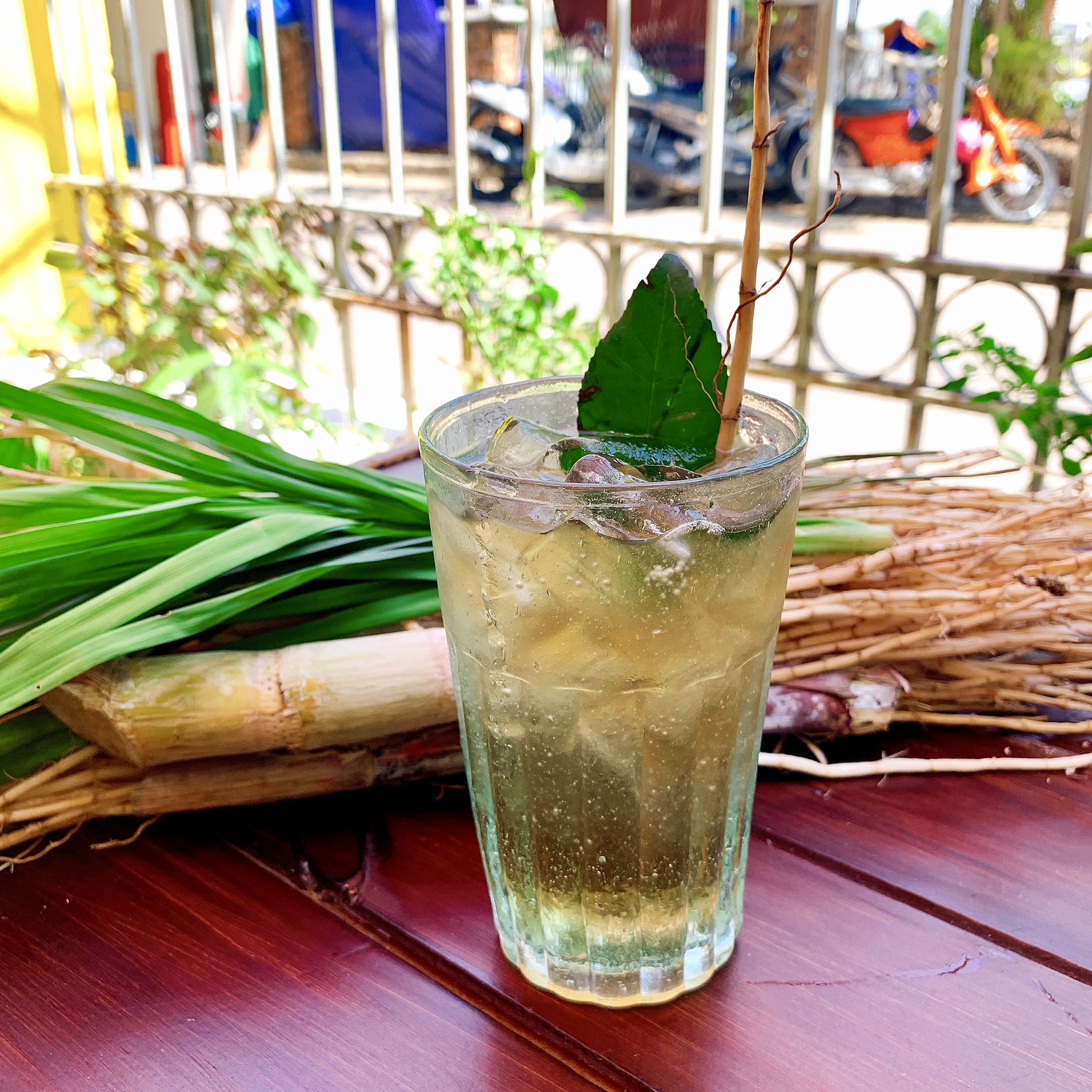 - Evoucher Giảm 50% Nước uống toàn menu áp dụng tại Rơm Quán