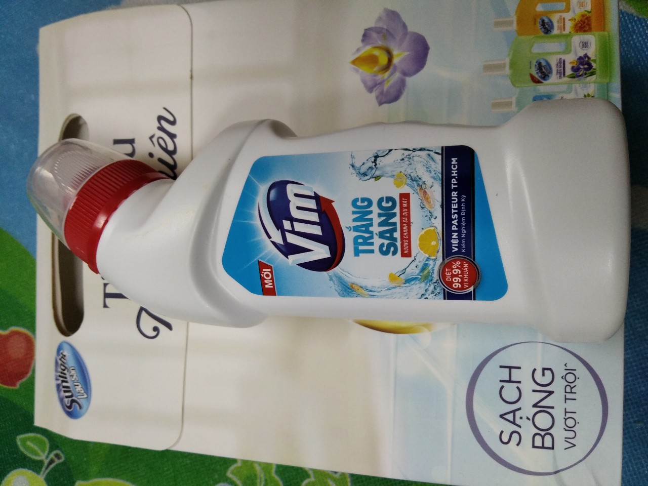 2 chai Gel tẩy rửa bồn cầu và nhà tắm Vim trắng sáng hương chanh sả dịu mát 120ml