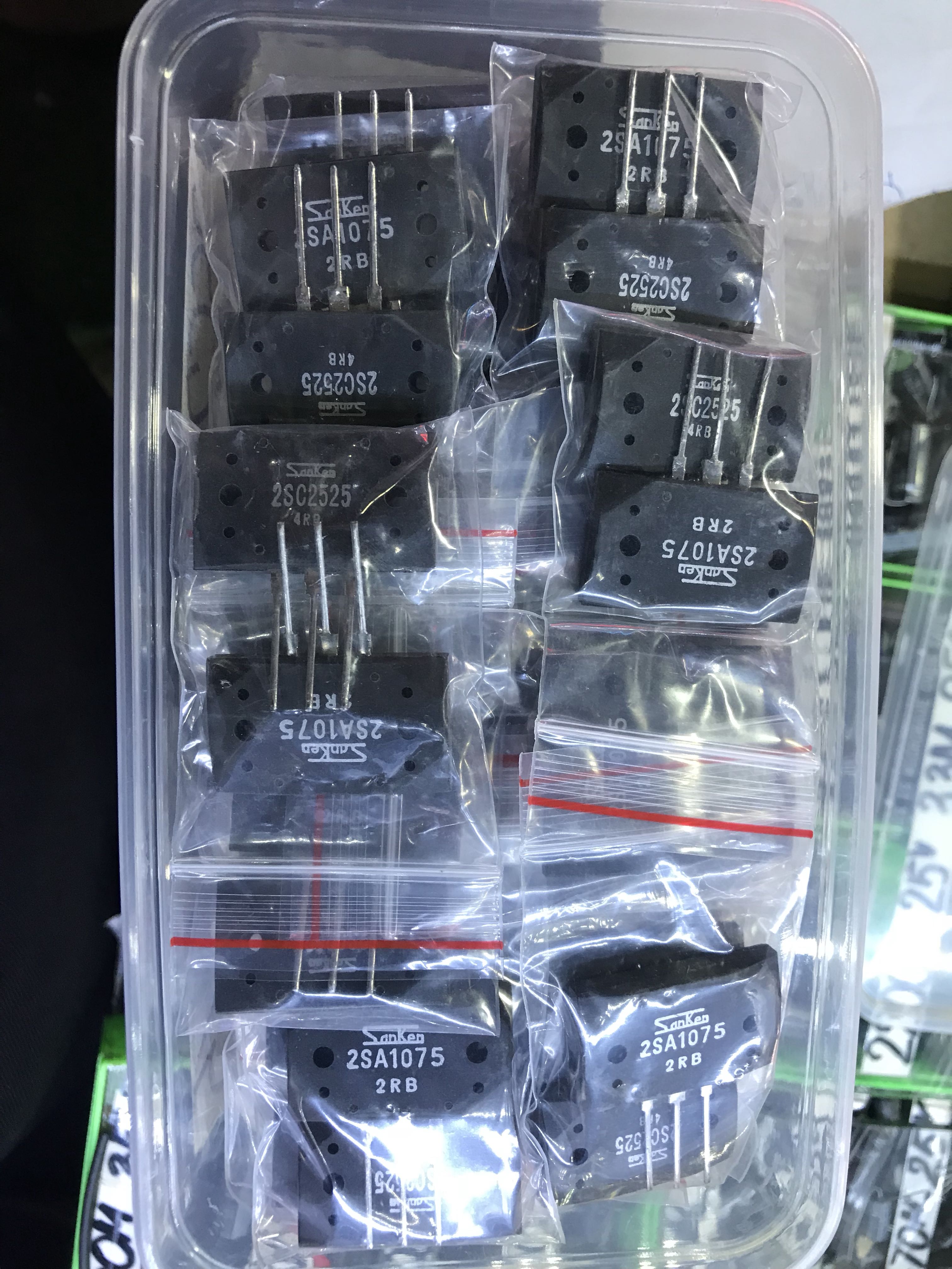 Cặp sò 2sa1075 và 2sc2525 - 2sa1075,2sc2525