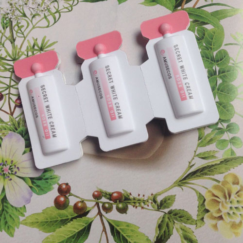 [HCM]Sản phẩm hỗ trợ khác DUNG DỊCH LÀM HỒNG VÀ SE KHÍT VÙNG KÍN AMUSECOS SECRET WHITE CREAM ROSE OIL MPPN00102