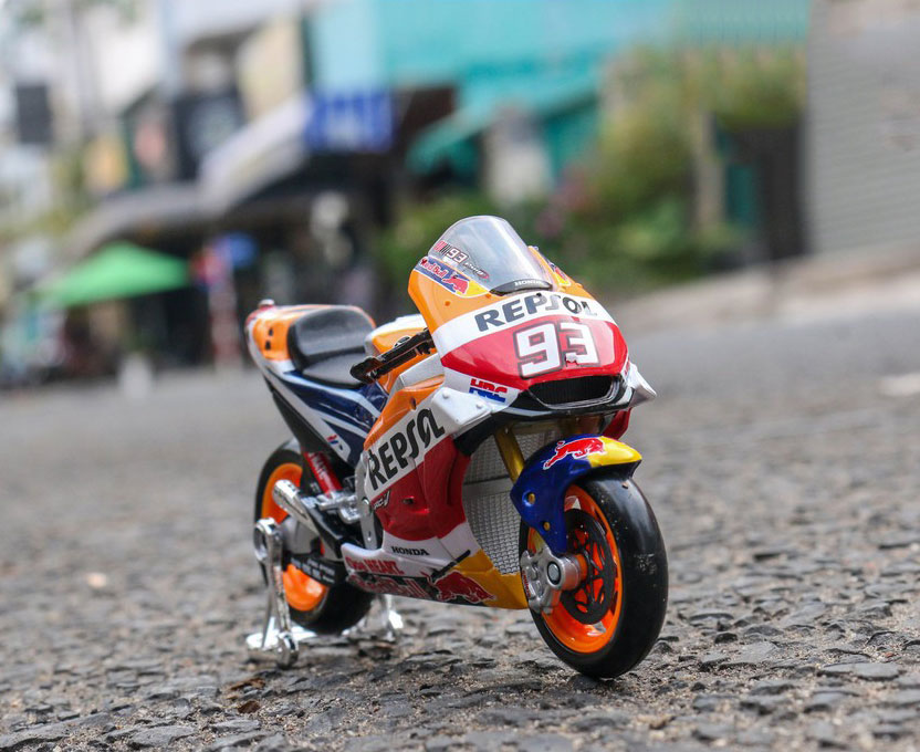 XE MÔ HÌNH MOTO GP HONDA RC213V REPSOL 2018 NO.93 - MAISTO tỷ lệ 1:18