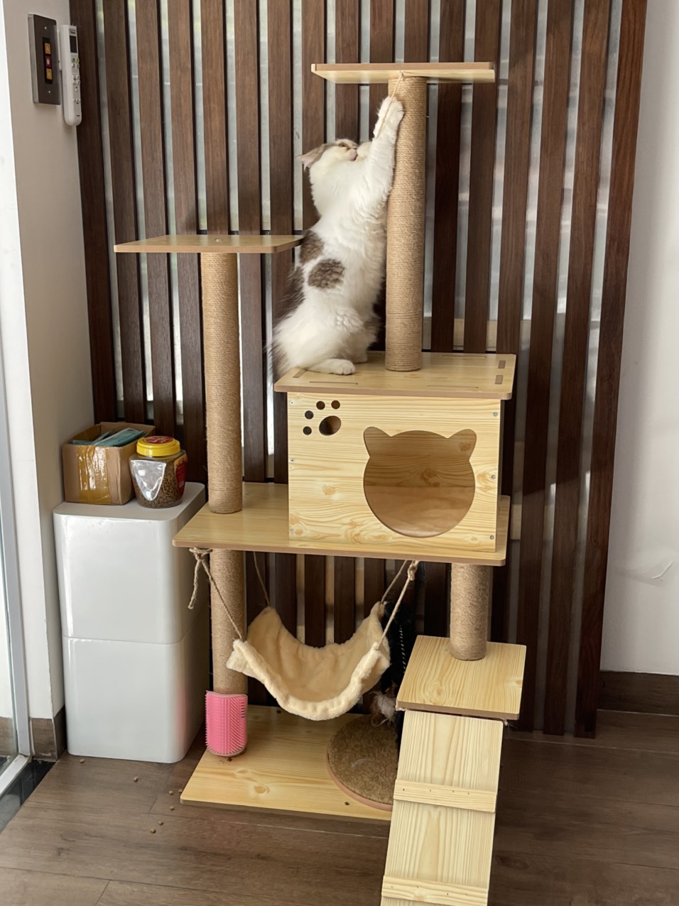 Nhà cây 1 tổ ngủ cho mèo bằng gỗ tiện dụng 55x35x130 cm