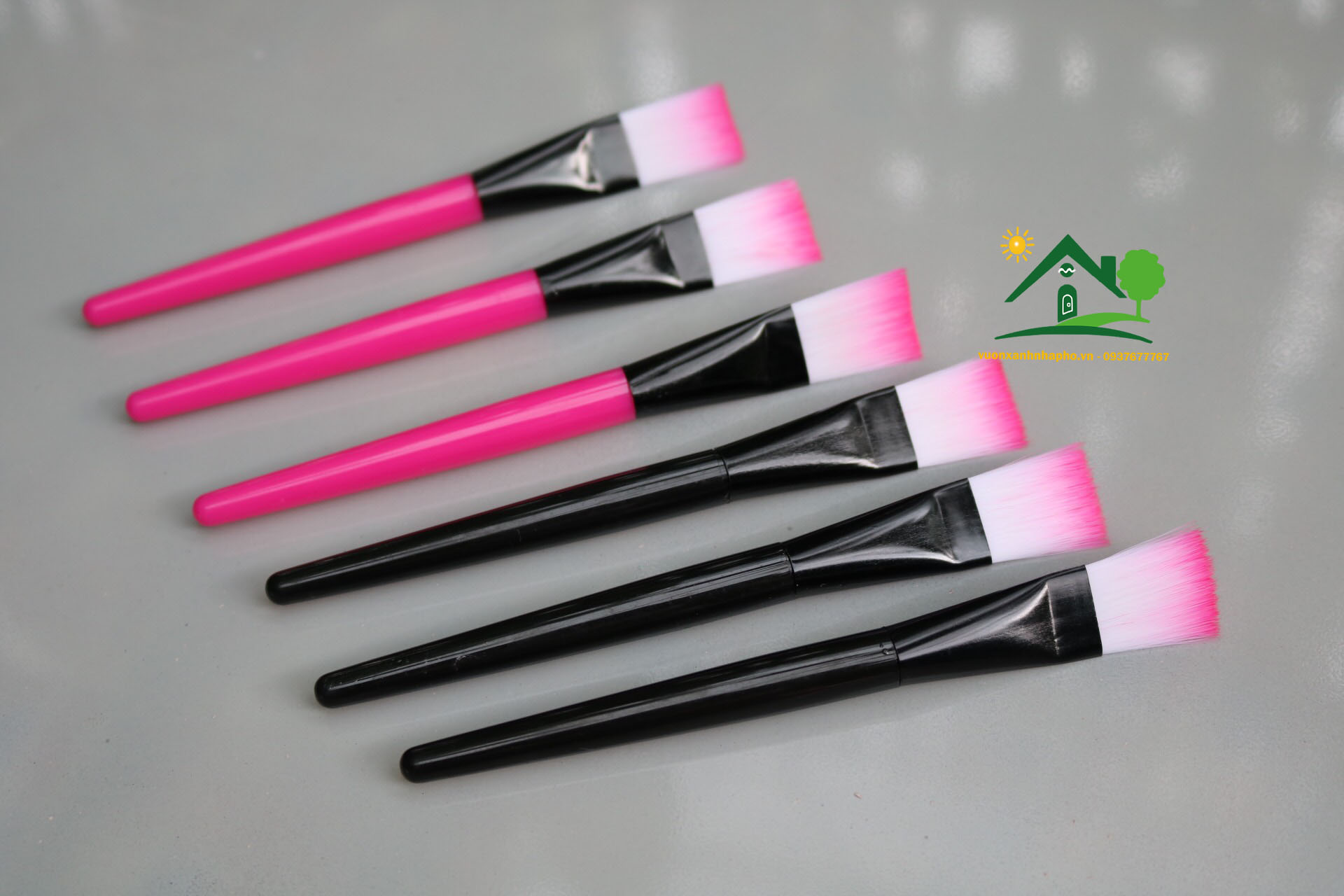 Bộ 50/100 cọ bản dẹp quét mặt nạ và vệ sinh thay chậu cảnh rất tiện mỗi cây có bao nilon đựng.