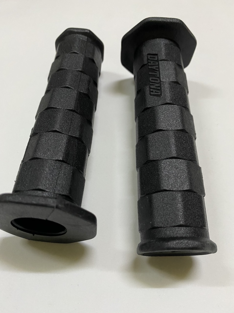 BAO TAY DAYTONA XE MÁY CÁC LOẠI- HÀNG SĂN SALE