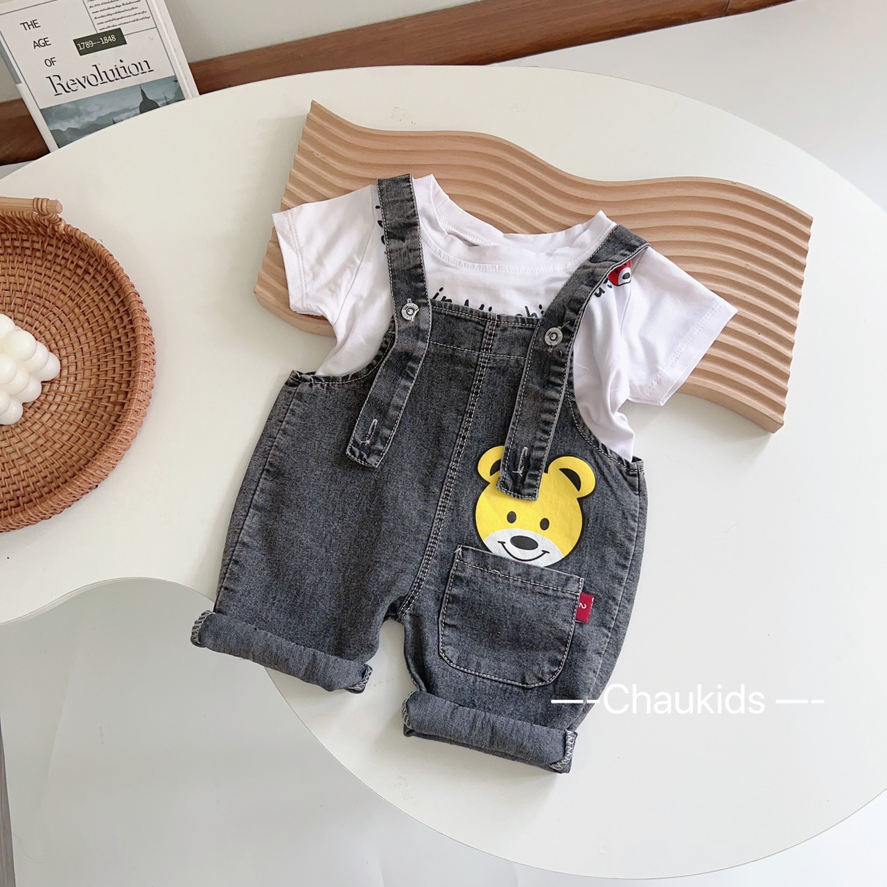 Yếm đùi hình gấu cho bé sành điệu