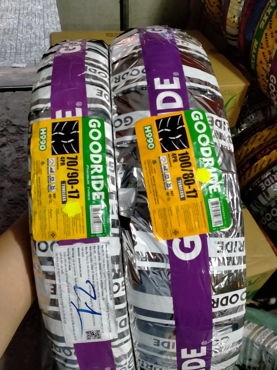 Combo cặp vỏ không ruột trước 70/90-17(TL) và sau 100/80-17(TL) cho exciter135 hiệu Goodride gai H990, combo cặp vỏ exciter135 trước 70/90-17(TL) và sau 100/80-17(TL) Goodride Thailan mã gai H990.