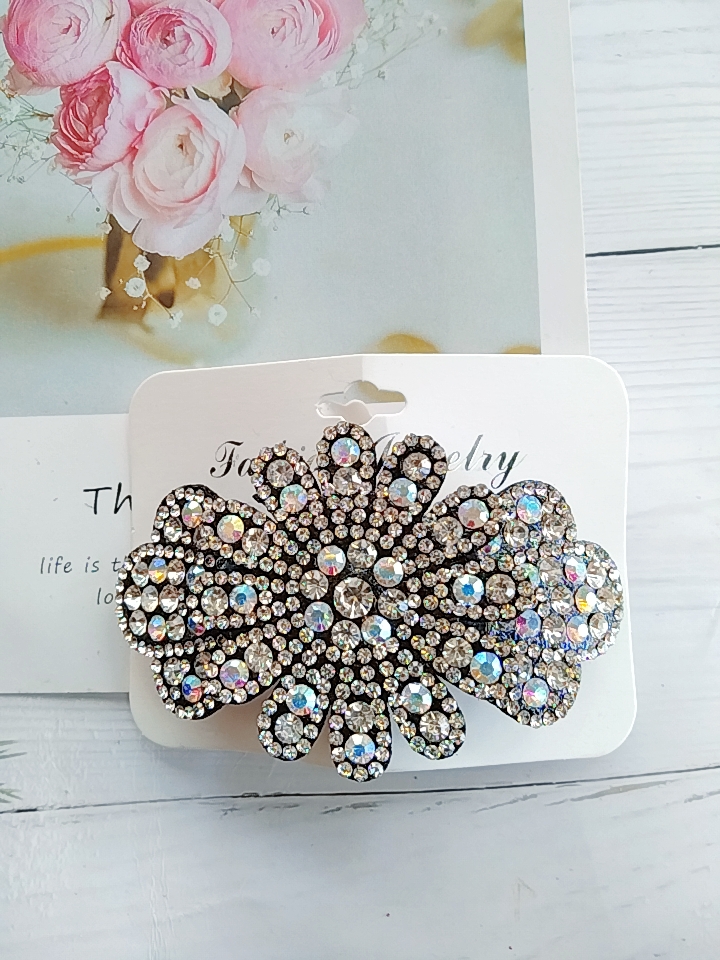 Kẹp tóc phía sau đính đá lấp lánh