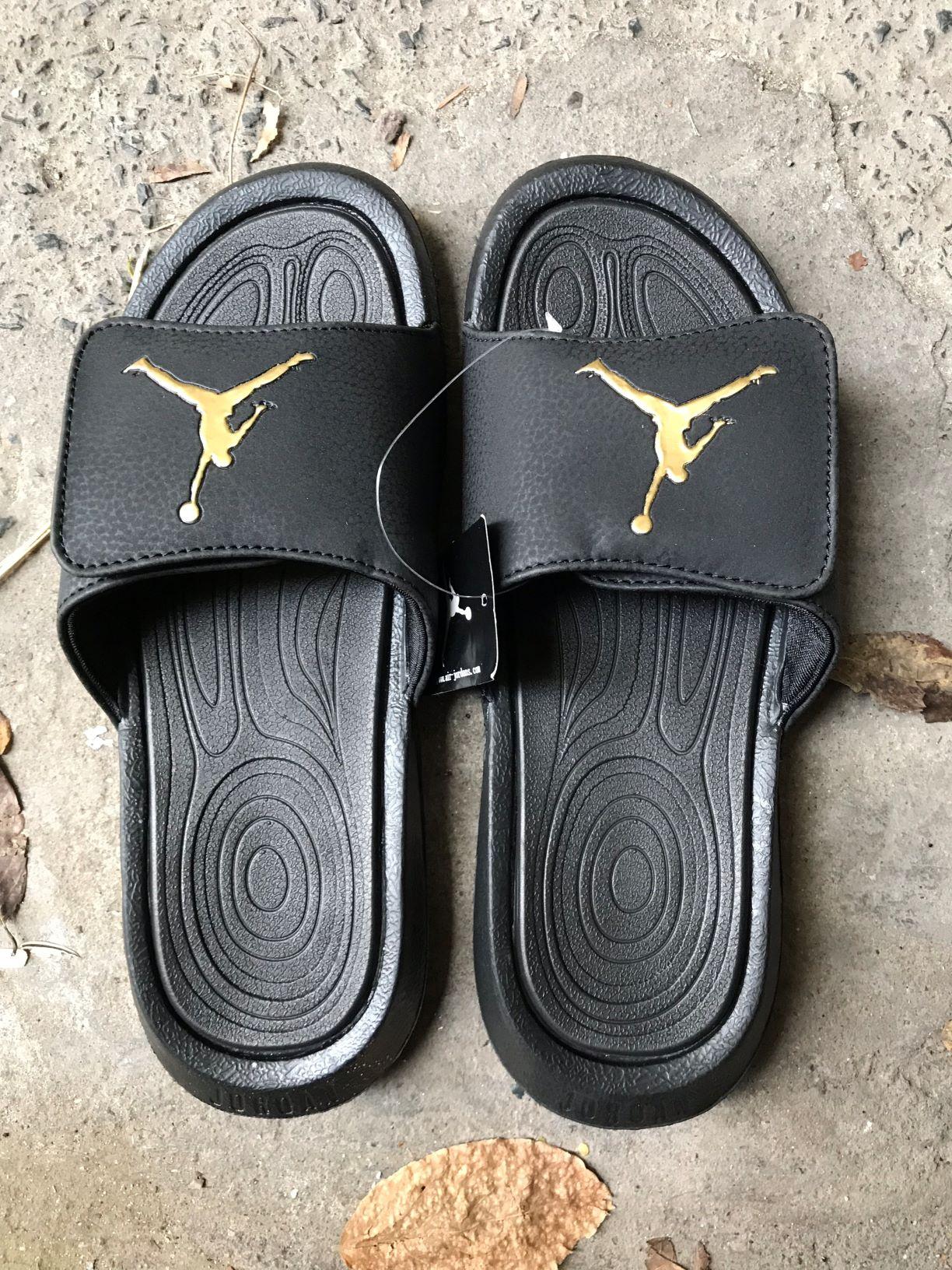 (tặng hộp-bao đổi trả) dép quai ngang jordan màu đen logo vàng - mẫu dép nam dép nữ thời trang