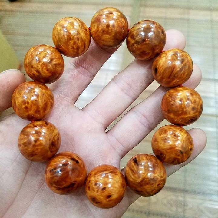 Vòng tay gỗ Nu huyết long 20 ly hạt tròn