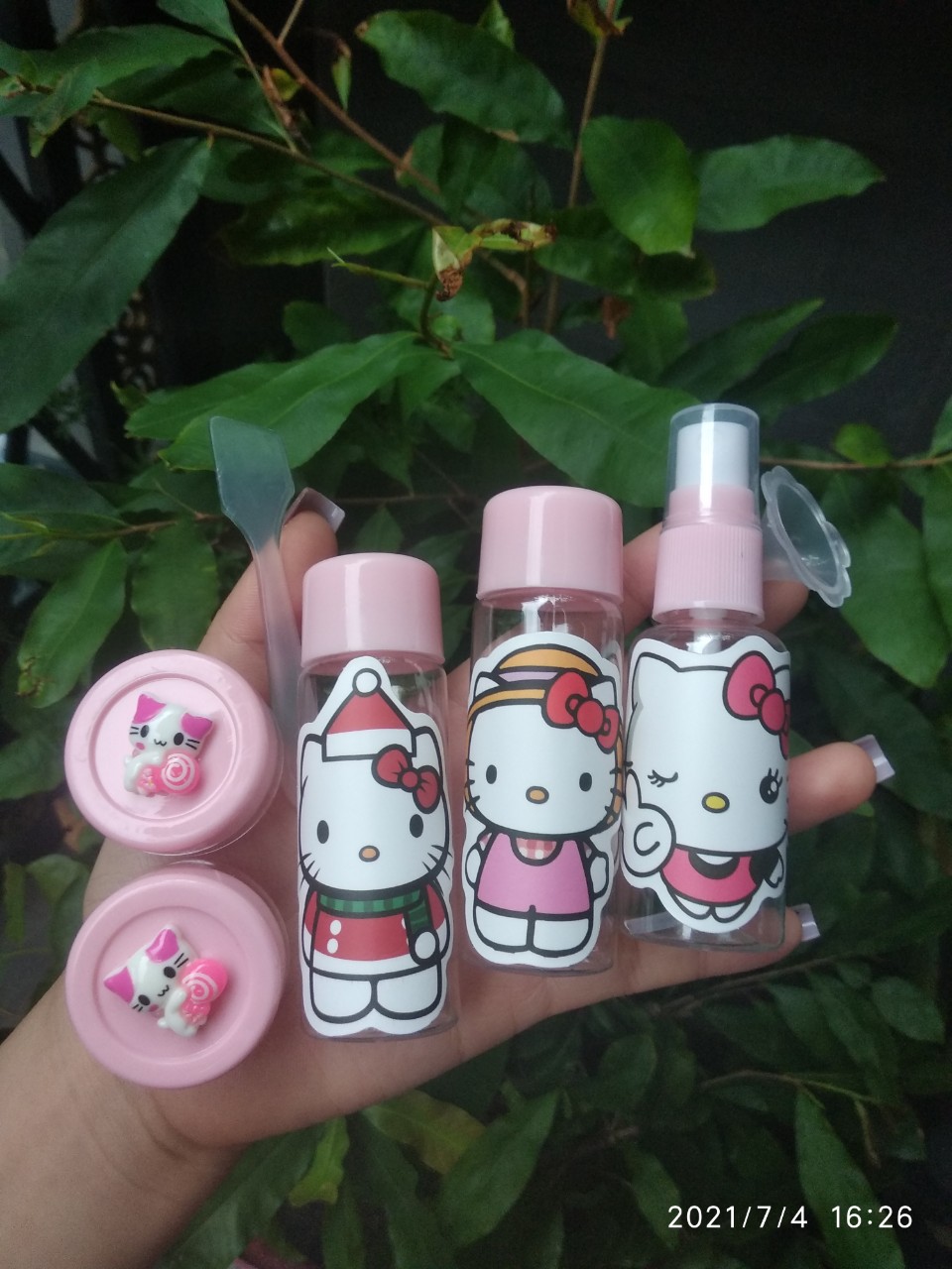 Bộ chiết mỹ phẩm 7 món hello kitty