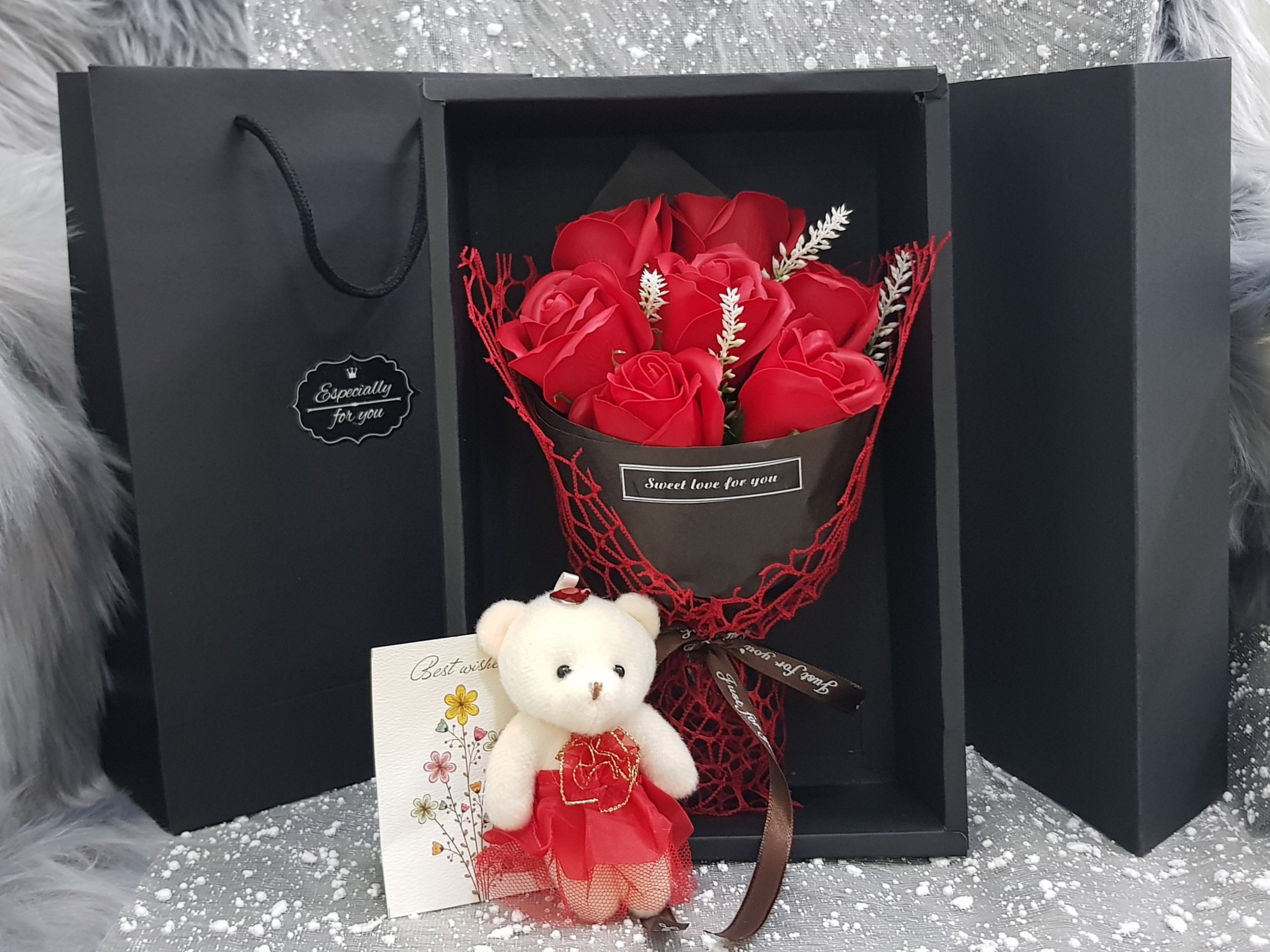[HCM]Hoa hồng sáp quà tặng Hộp 7 bông kèm gấu