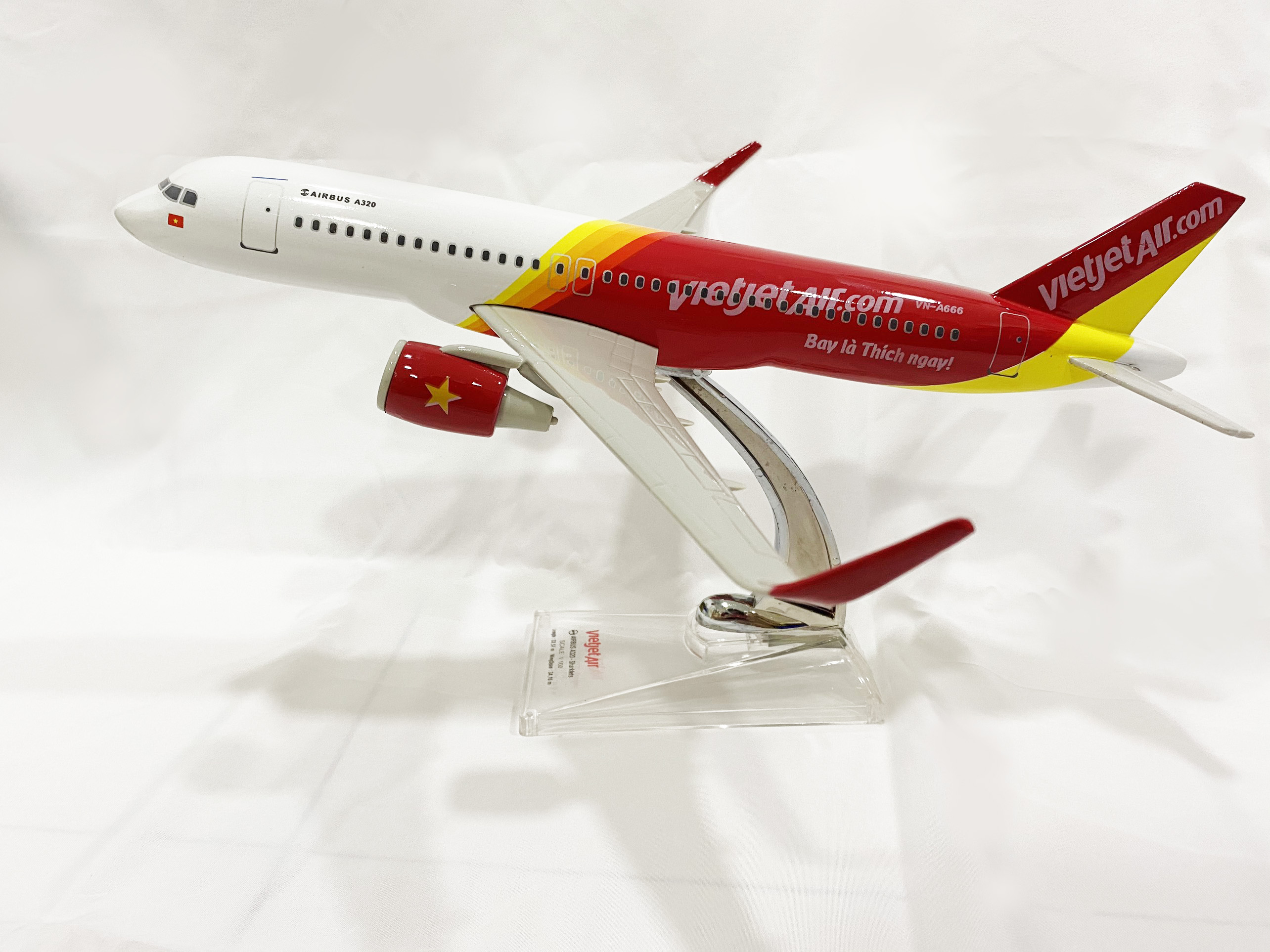 Mô hình máy bay Vietjet Air Airbus A320 - Tỷ lệ 1/245 - dài 153,35mm