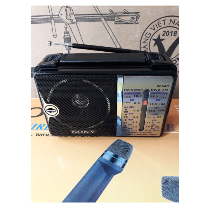 [BÁN CHẠY] Đài FM Sony SW 606AC,Đài Sony  Kiểu Dáng Nhỏ Gọn, Cung Cấp Cho Người Nghe Những Thông Tin Bổ Ích Nhất Từ Sóng Radio, Đài Có Kiểu Dáng Nhỏ Gọn, Thích Hợp Cho Cá Nhân, Tiện Dụng Mang Theo Mọi Lúc Mọi Nơi