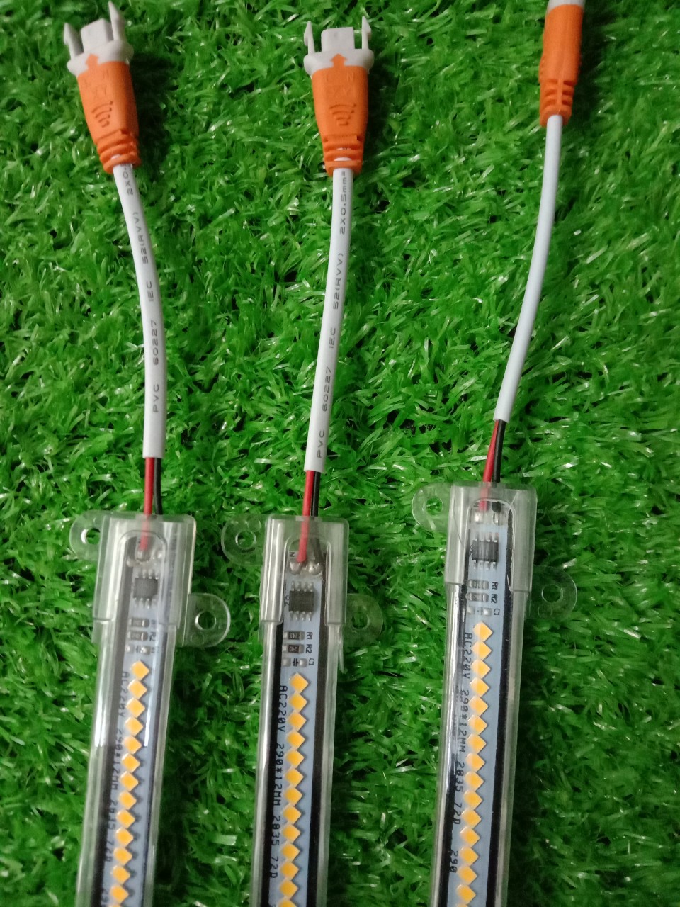 Đèn LED thanh 30cm  điện 220v trang trí kệ,tủ trưng bầy