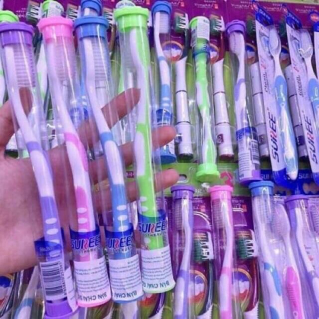 Bàn chải có ống đựng