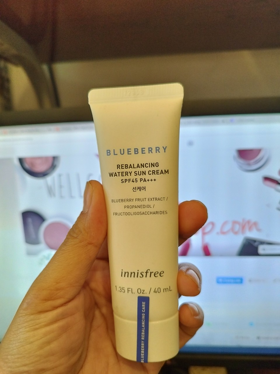 Kem chống nắng innisfree blueberry rebalancing watery sun cream spf37 pa+++