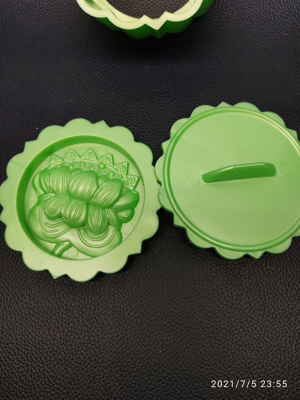 Khuôn nhận xôi hình bông sen tròn 9 cm - nl