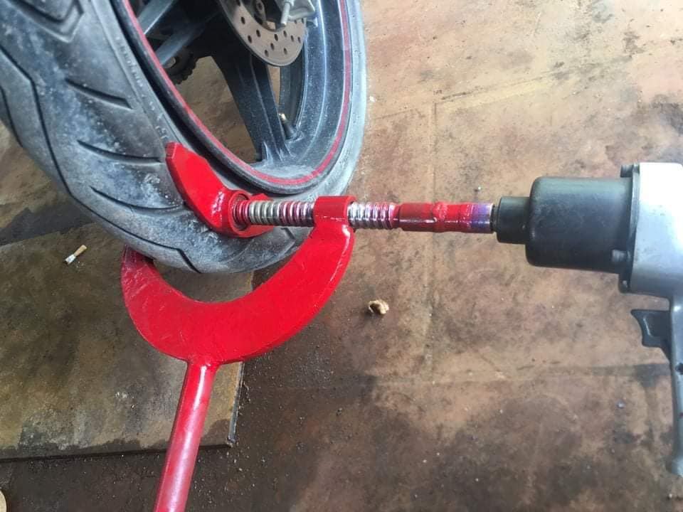 Vam Ép Lốp Không Săm Ô Tô,Xe Máy,Xe Điện