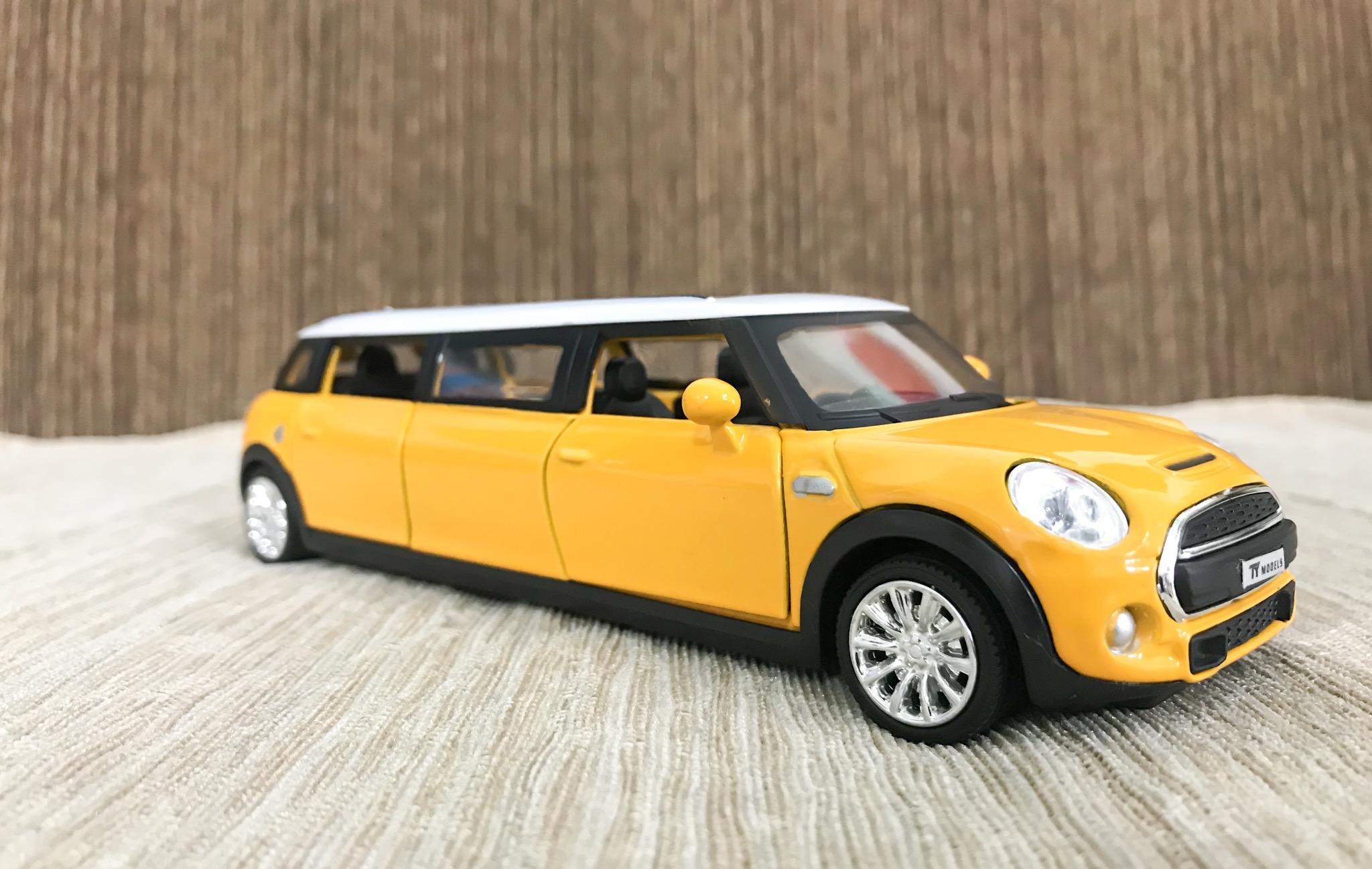 Xe mô hình Limousine 1:32