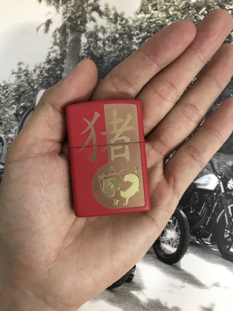Zippo heo may mắn thần tài - linh vật năm 2019 tem đỏ, chính hãng mỹ - manmate