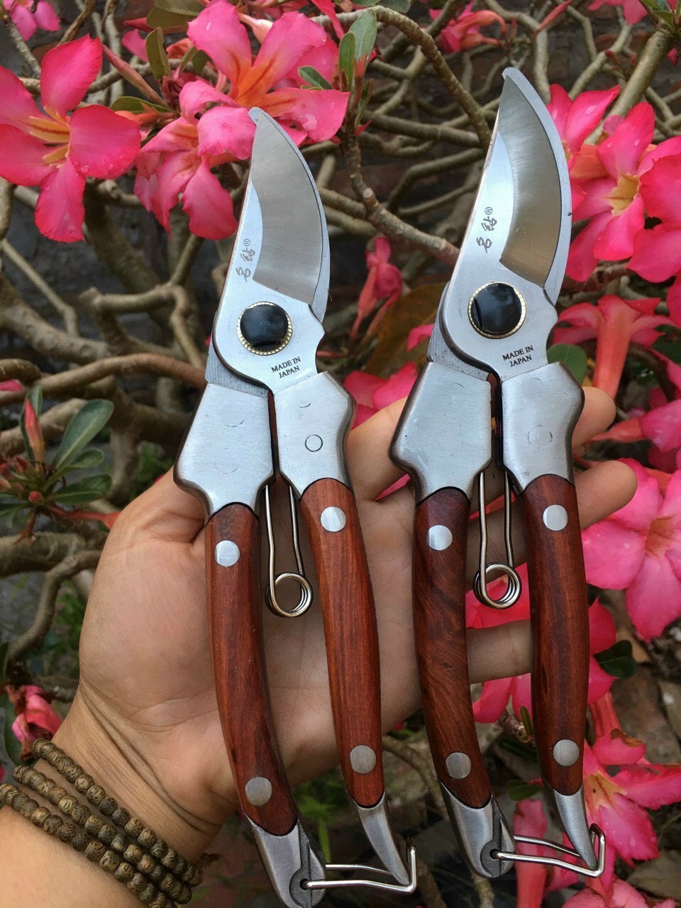 Kéo cắt cành ốp gỗ Nhật Bản