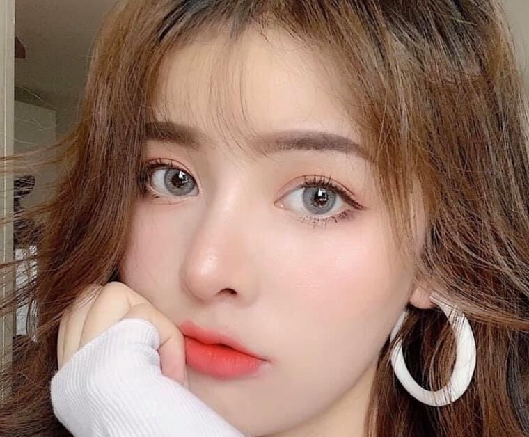 [HCM]lens xám tây - sử dụng 1 năm tặng kèm khây đựng