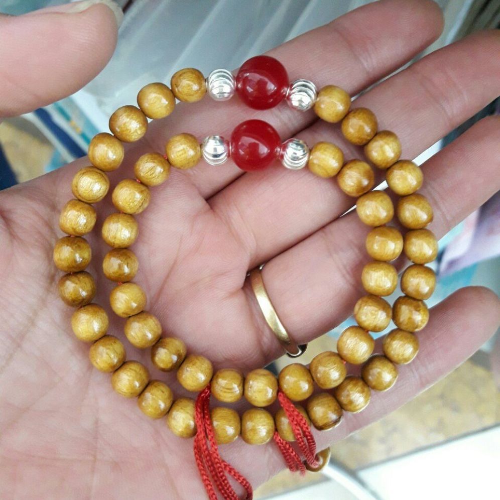 Vòng dâu tằm đá đỏ cho bé
