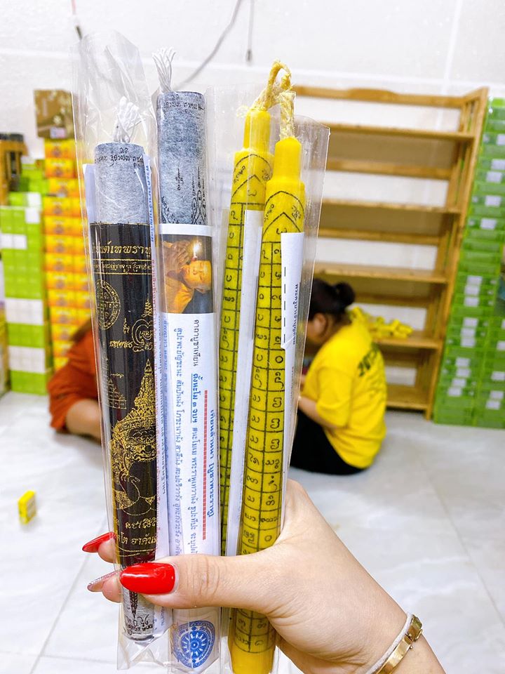 Đèn cầy vàng