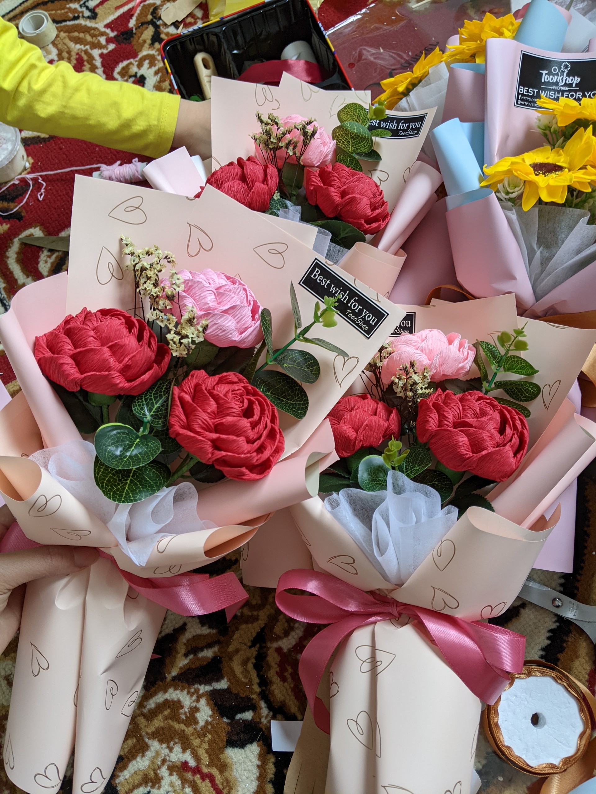 Bó hoa hồng xoắn giấy nhún 3 bông xinh xắn