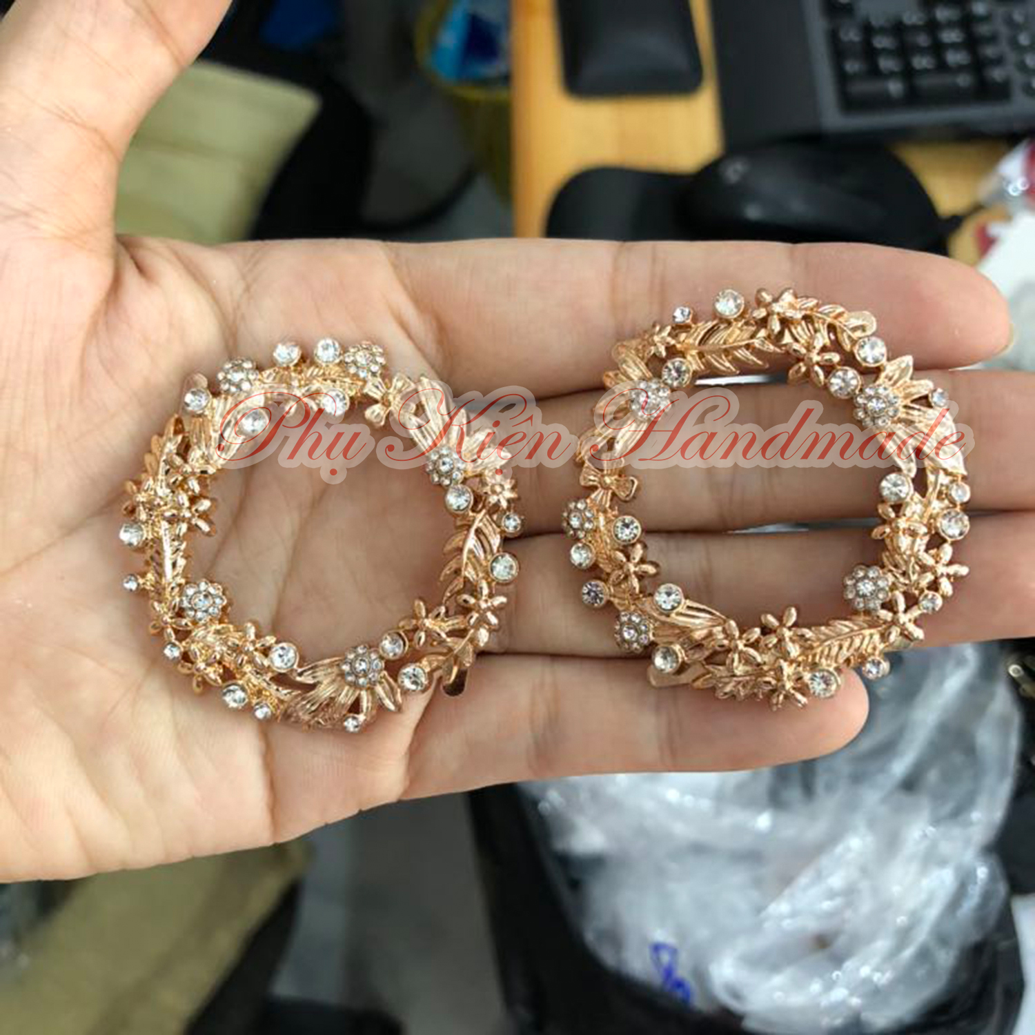 Mạc viền tròn đính đá 4.7cm làm túi xách