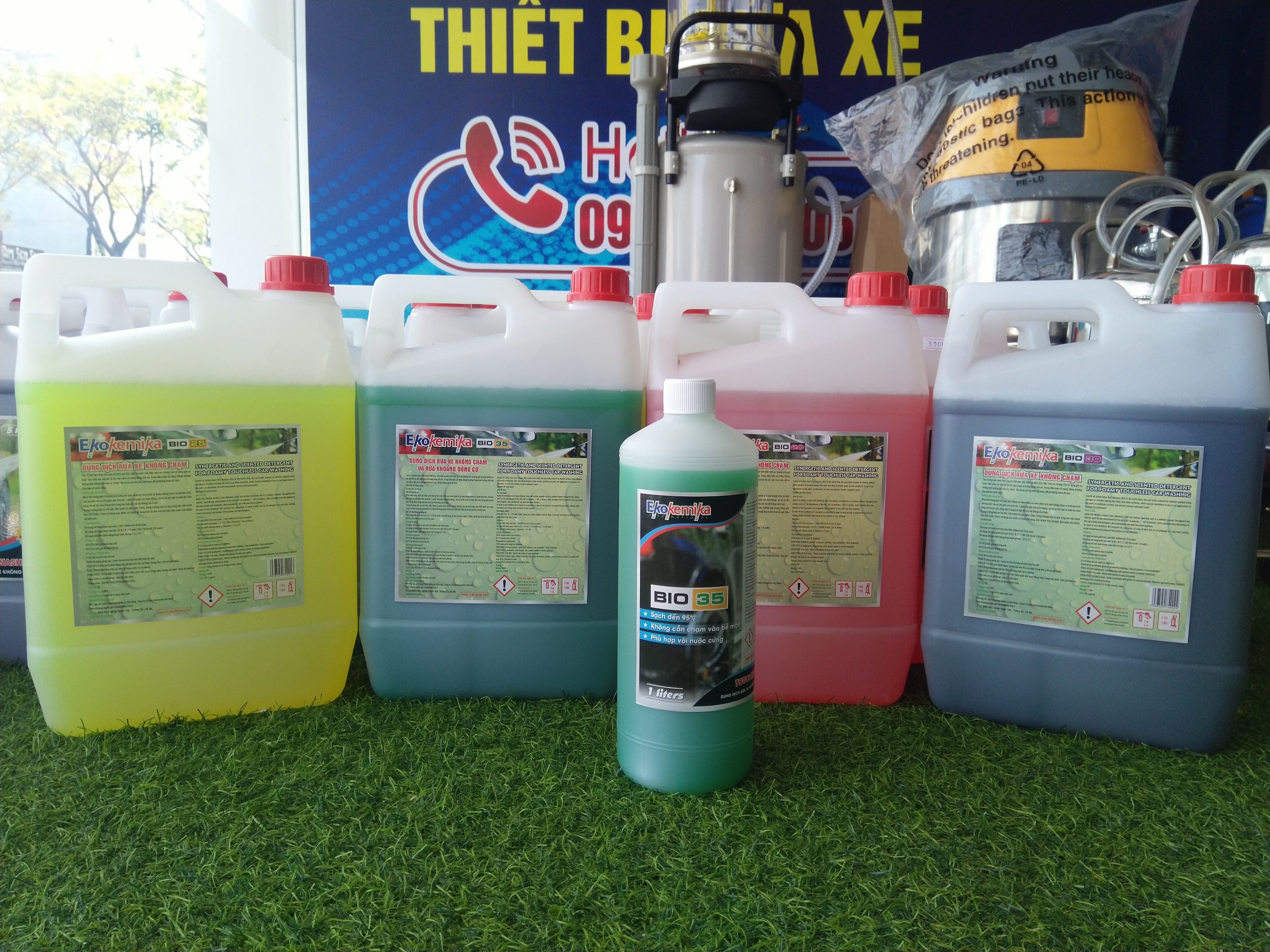 Dung Dịch Rửa Xe Không Chạm Ekokemika Bio 35 1L