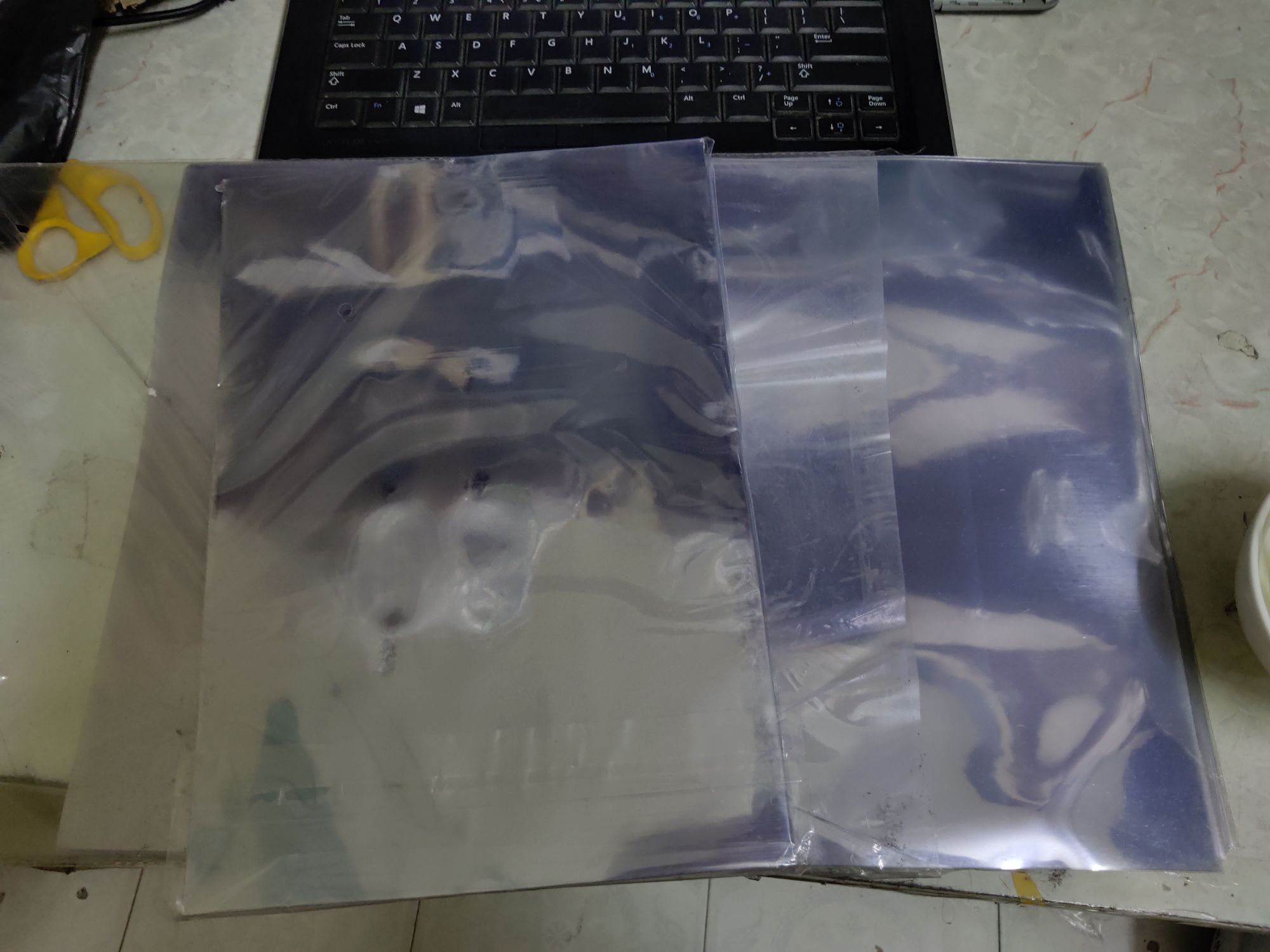 Tập 100 tờ bìa kiếng mica trong A4 loạitrung