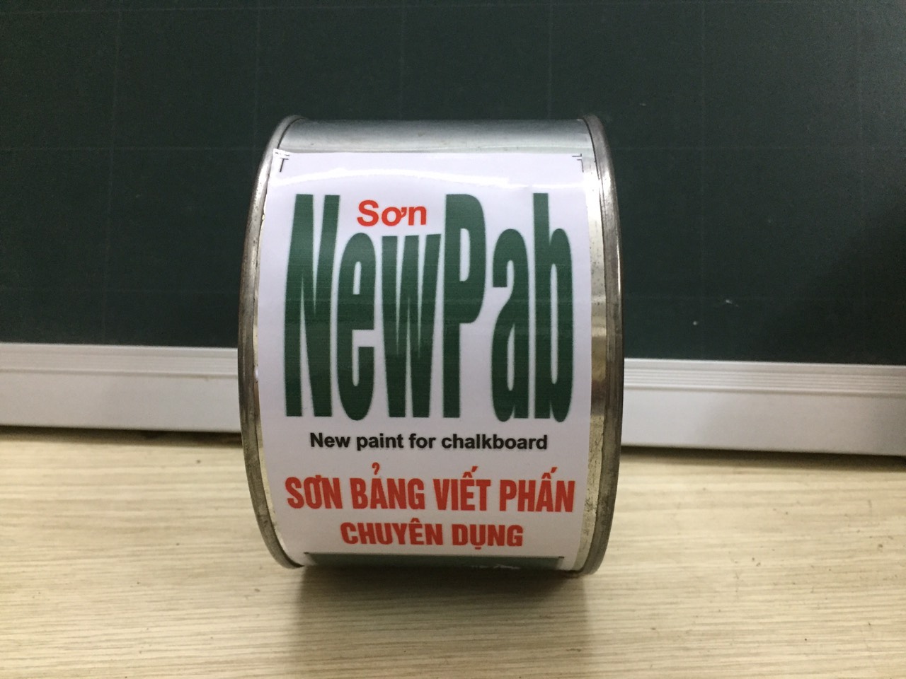 [HCM]0.5 lít sơn bảng viết phấn chuyên dụng Newpab, viết tốt, lau dễ, bám phấn, chống lóa, dễ dàng thi công, nhanh khô, sử dụng tốt sau 24 giờ, chết hoàn toàn sau 72h, có thể dùng rulo, không cần pha chế bất kỳ dung môi nào.
