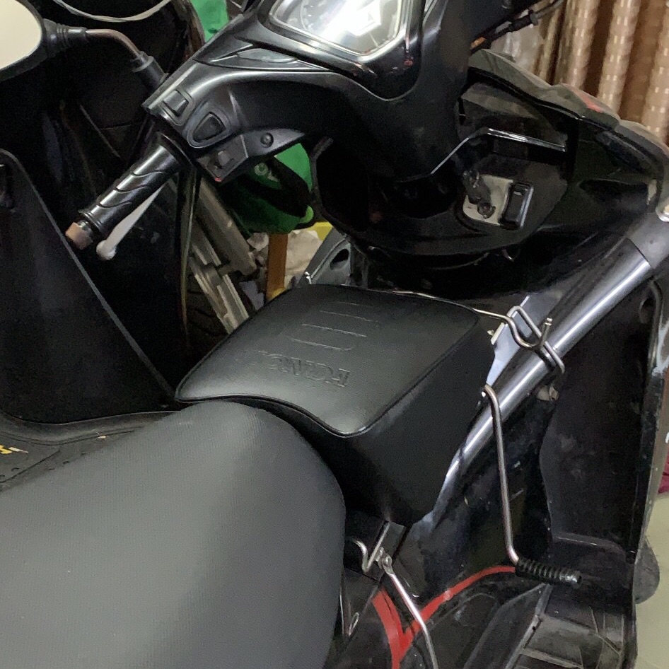 Nệm,Ghế Ngồi Xe Máy Cho Bé Có Gác Chân ( Dành cho xe AB và PCX) có gác chân