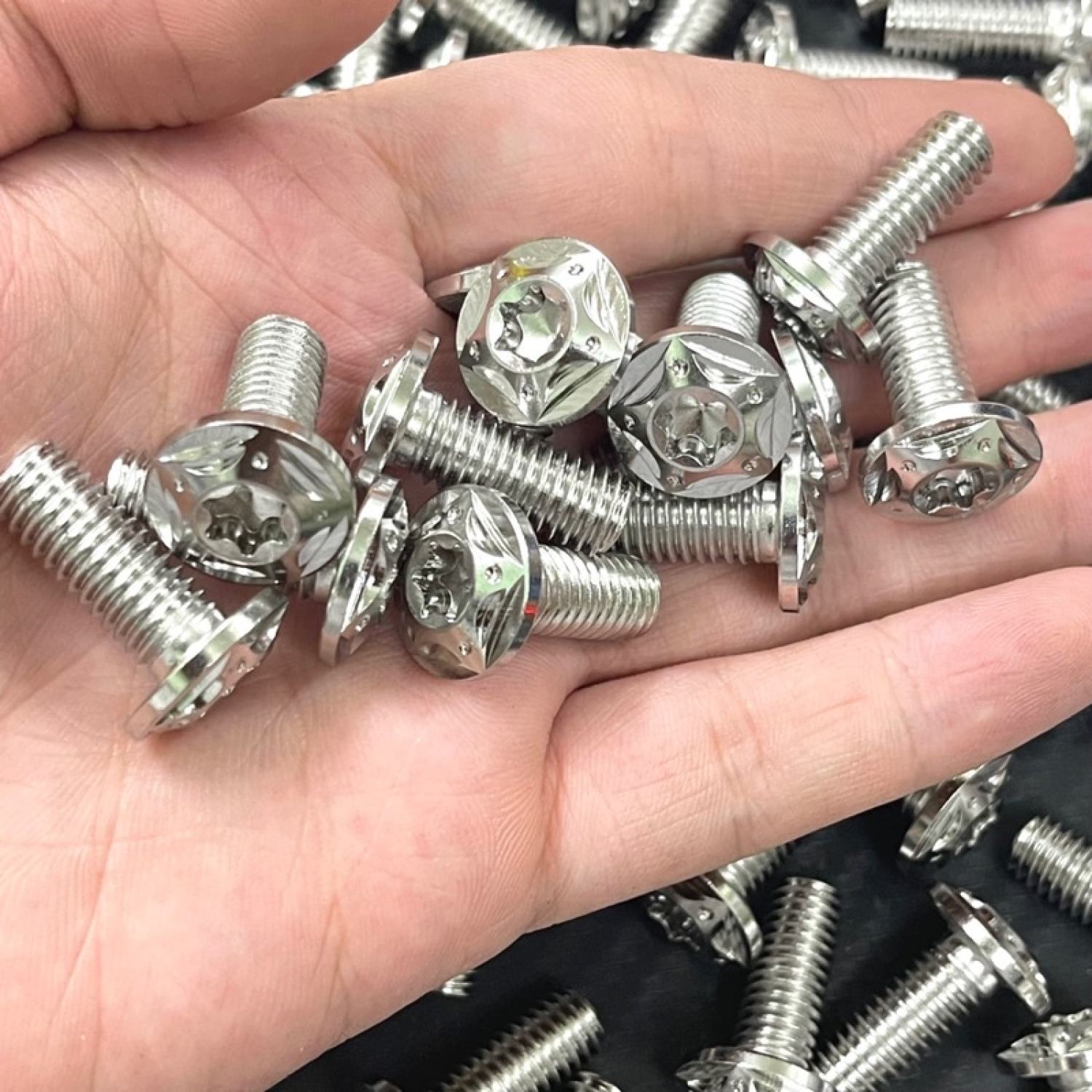 Ốc đĩa 8li inox 304 bắt đĩa tất cả dòng xe