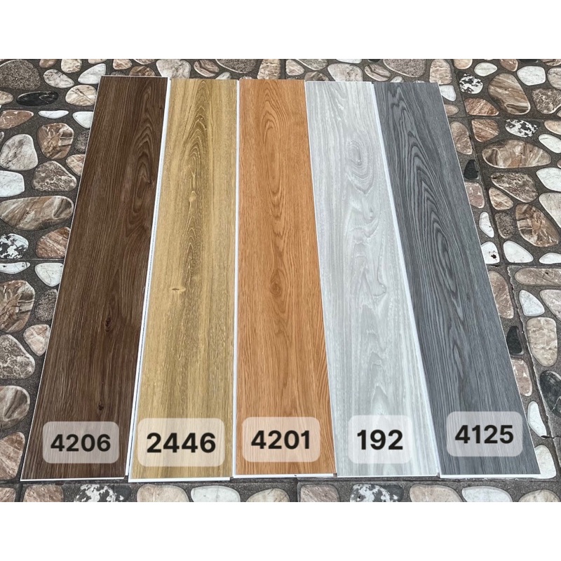 1 mét vuông Sàn nhựa hèm khóa SPC độ dày 4mm, chất liệu nhựa nguyên sinh, cốt trắng, 1 tấm kích thước 910mm x 150mm